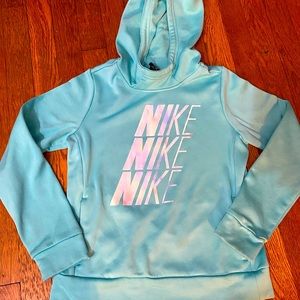 Like new Nike girls hoodie. Cute & great condition.